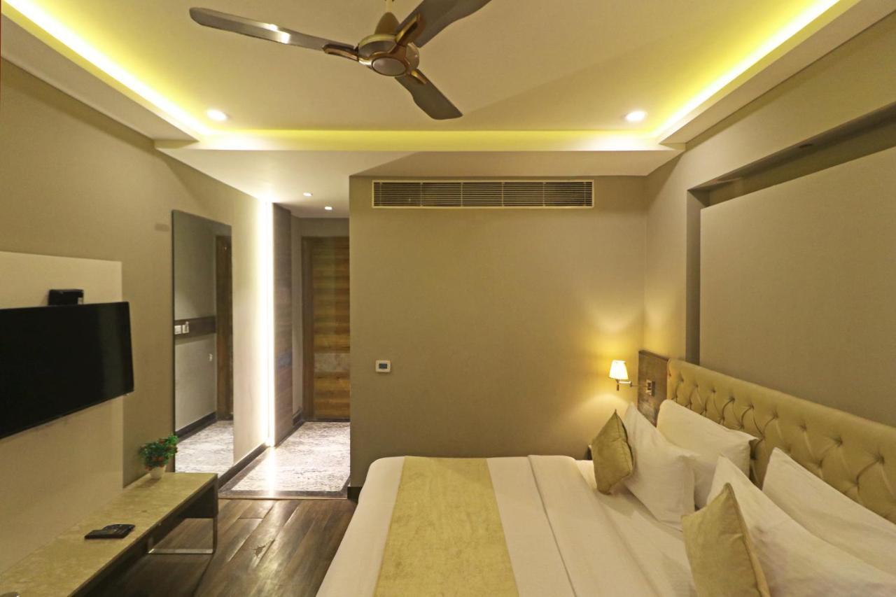 The Ivy Grand Hotel In City Centre With Free Secured Parking Neu-Delhi Exterior foto
