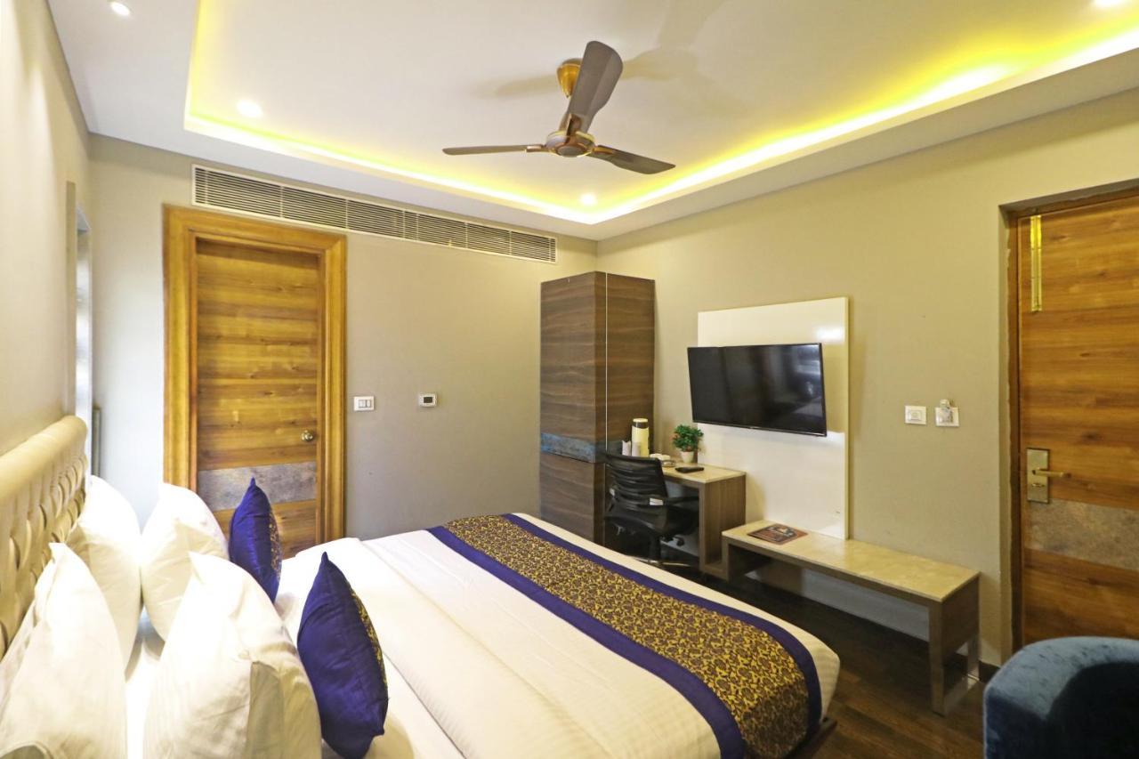 The Ivy Grand Hotel In City Centre With Free Secured Parking Neu-Delhi Exterior foto