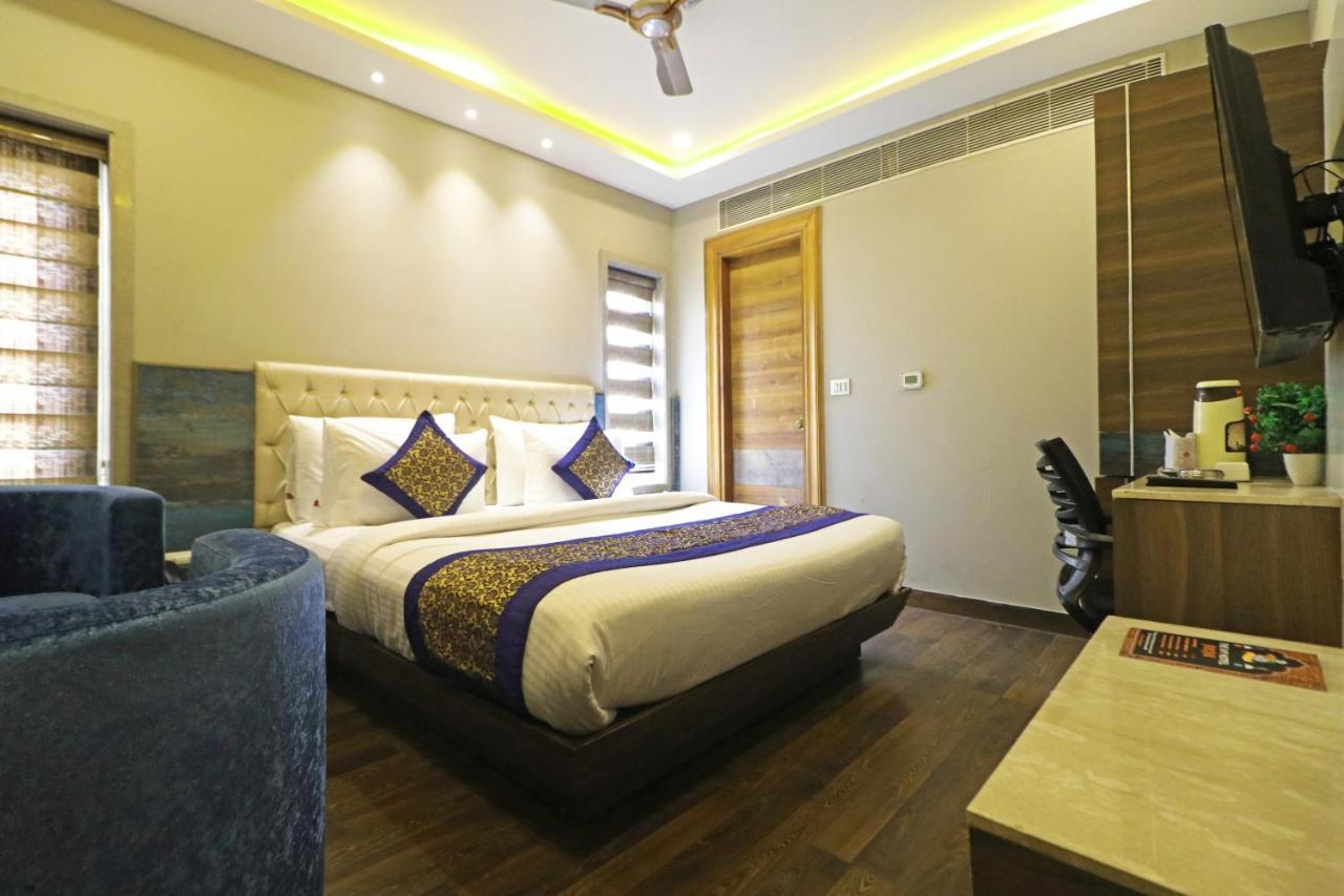 The Ivy Grand Hotel In City Centre With Free Secured Parking Neu-Delhi Exterior foto