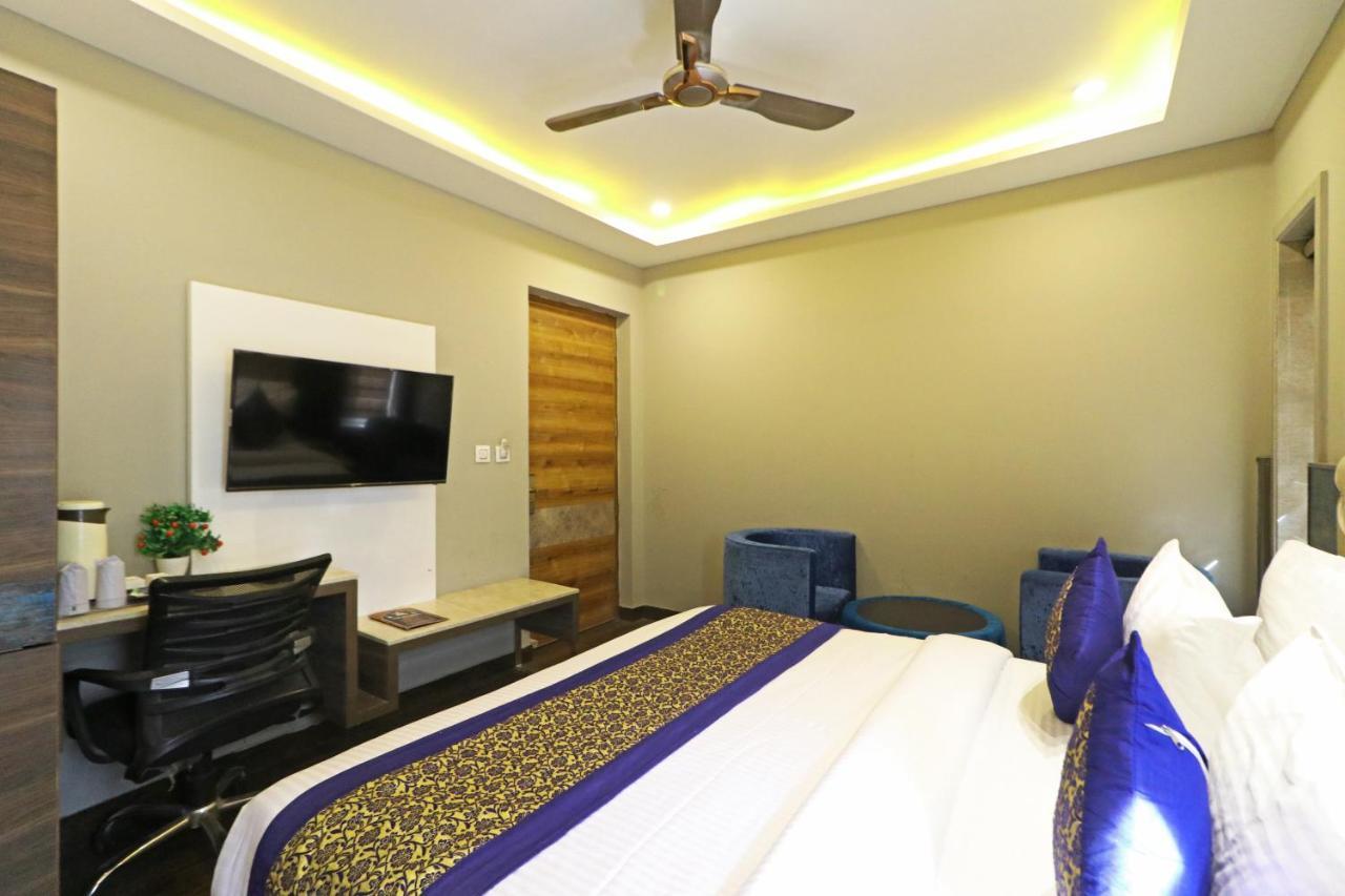 The Ivy Grand Hotel In City Centre With Free Secured Parking Neu-Delhi Exterior foto