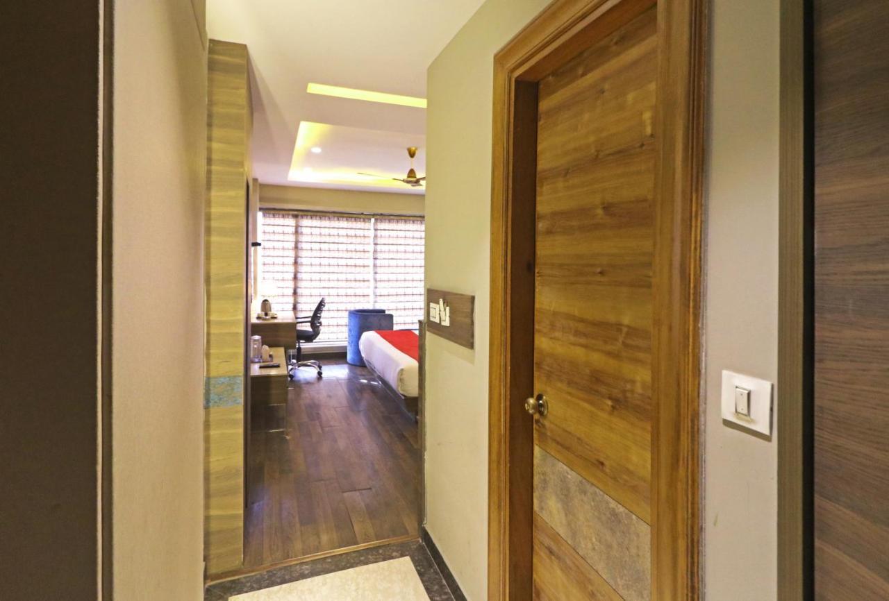 The Ivy Grand Hotel In City Centre With Free Secured Parking Neu-Delhi Exterior foto
